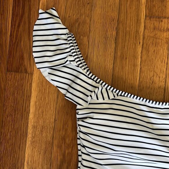 NWT Vince Camuto One Piece - Picture 2 of 7